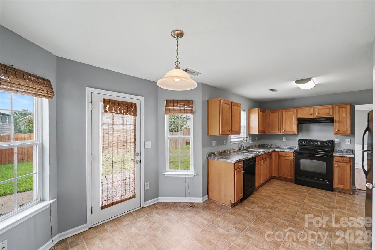 10521 Barvas St - Photo 3 of 34