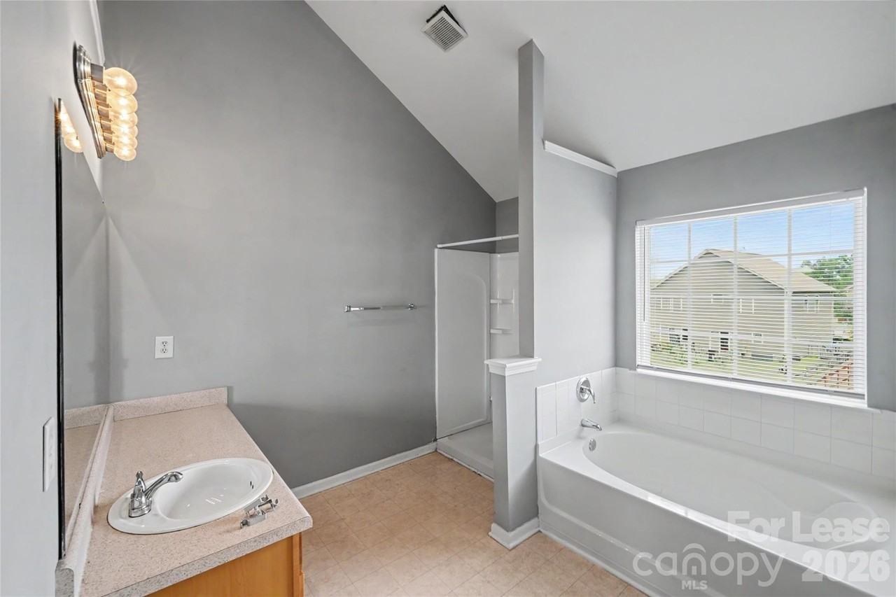 10521 Barvas St - Photo 5 of 34