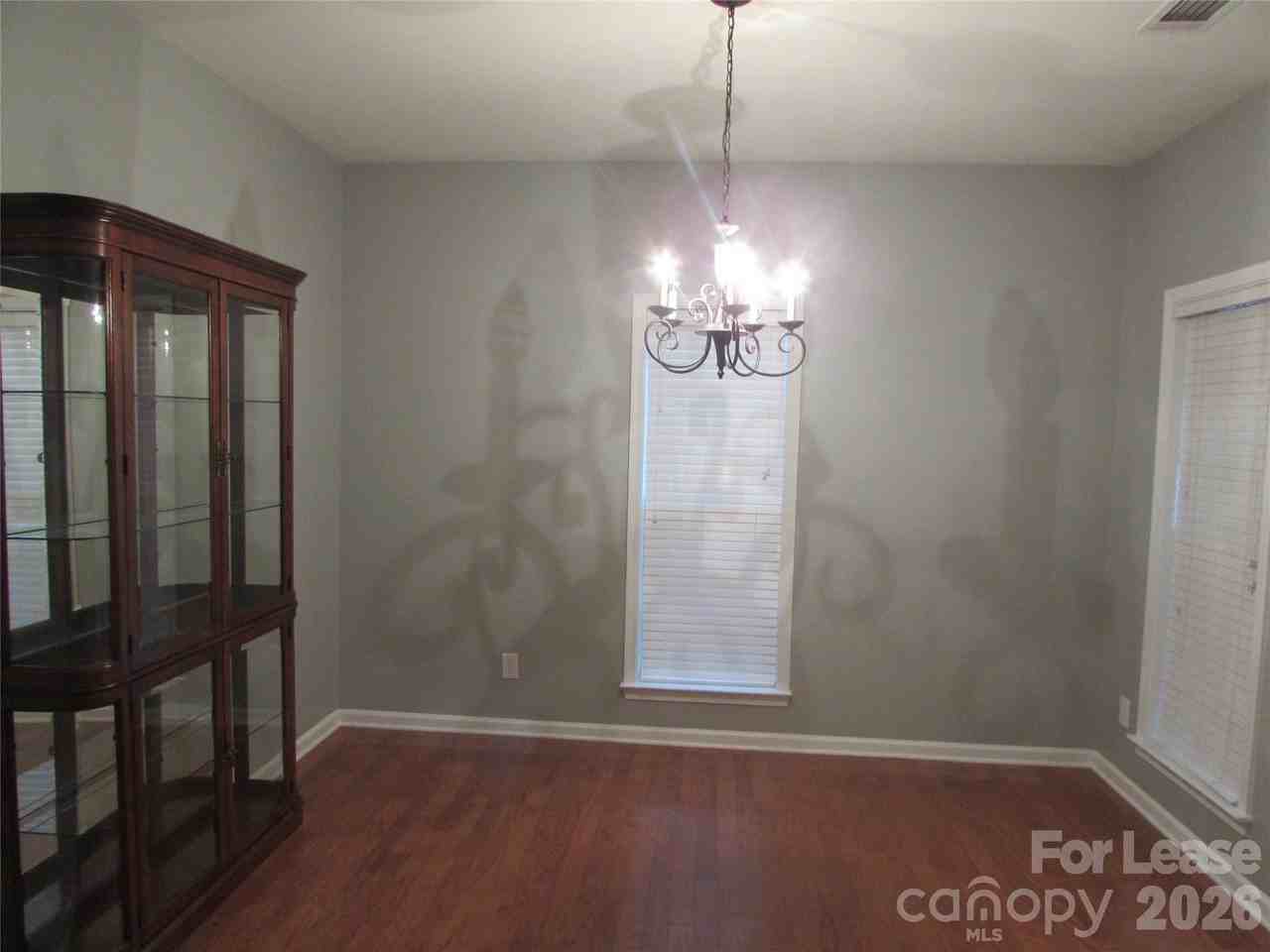 127 Tilton Dr - Photo 5 of 18