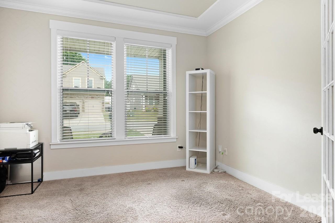10008 Michael Crossing Dr - Photo 3 of 28