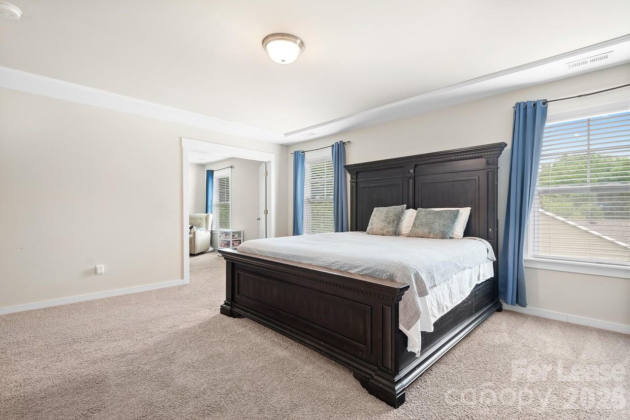 10008 Michael Crossing Dr - Photo 5 of 28