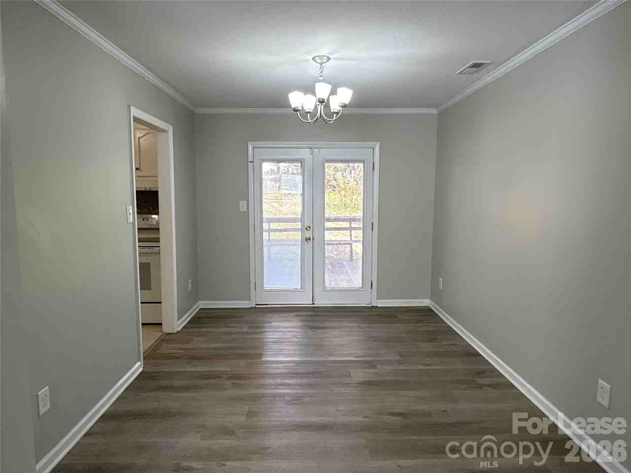 7409 Lockmont Dr - Photo 4 of 15