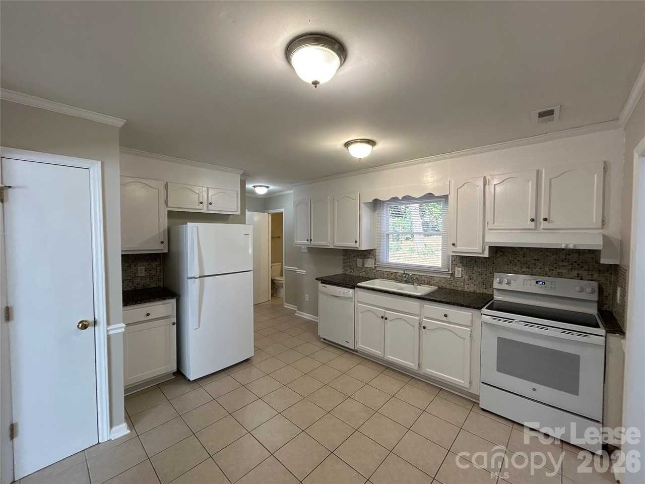 7409 Lockmont Dr - Photo 5 of 15