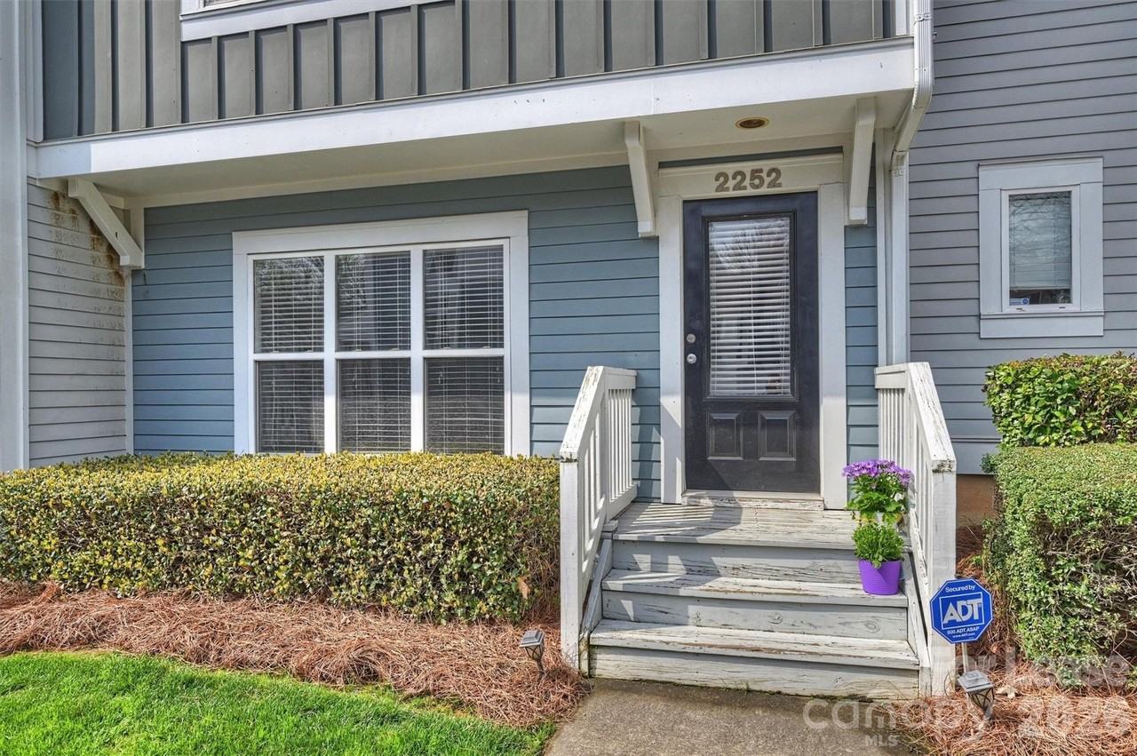 2252 Vision Dr - Photo 3 of 30