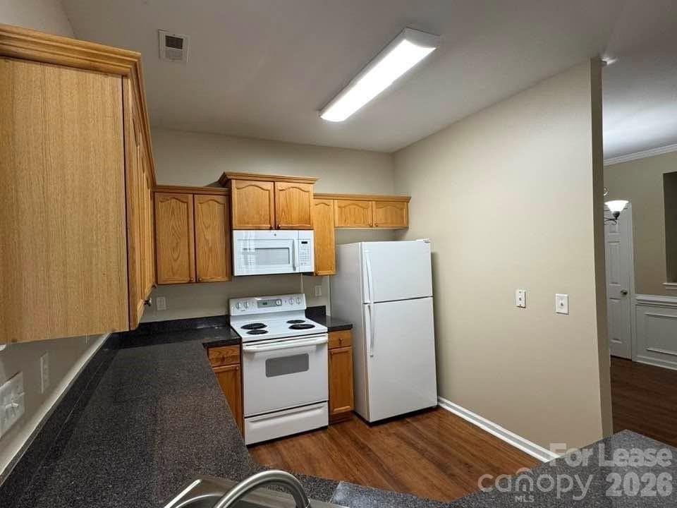 21404 Aftonshire Dr - Photo 2 of 26