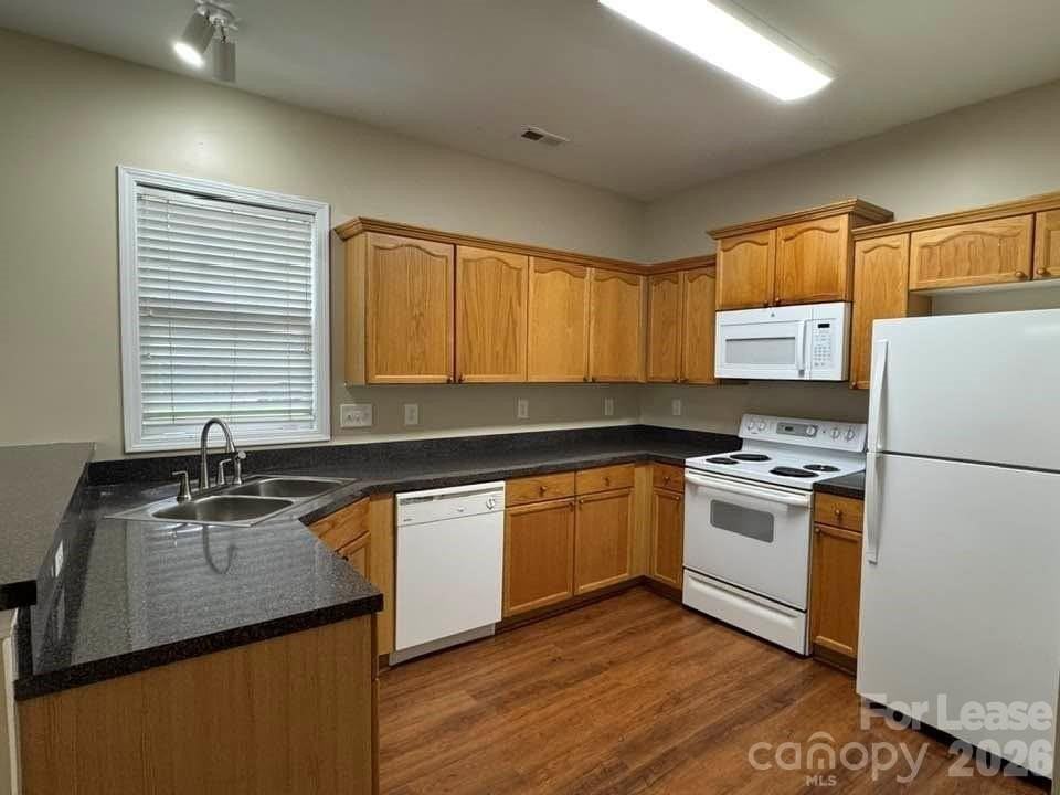 21404 Aftonshire Dr - Photo 3 of 26