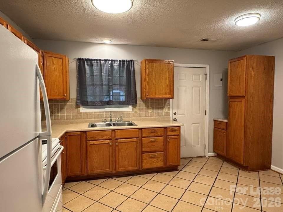 411 Ludwick Ave - Photo 3 of 16