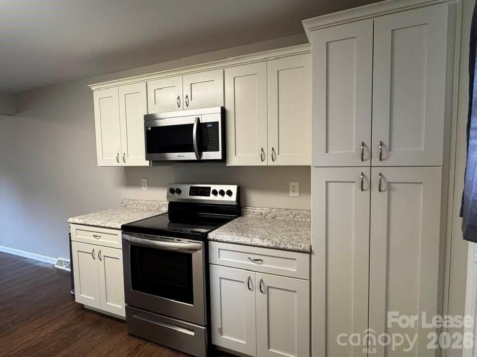 1095 Sunset Rd - Photo 4 of 17