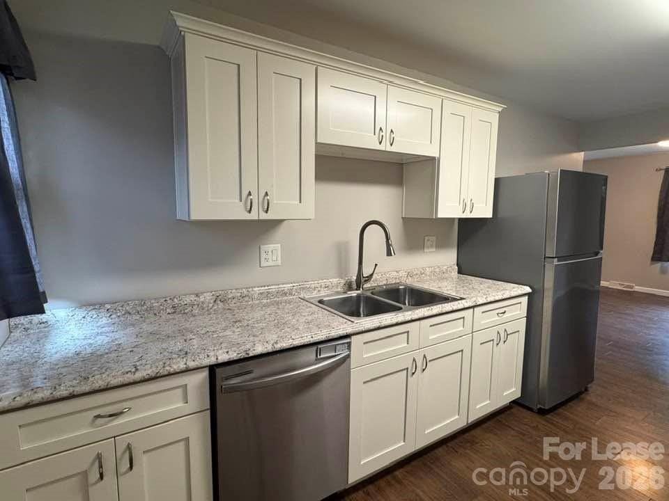 1095 Sunset Rd - Photo 5 of 17