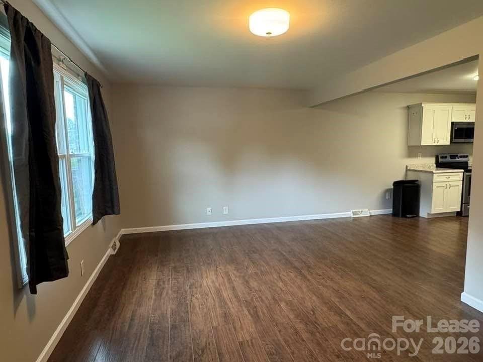 1095 Sunset Rd - Photo 7 of 17