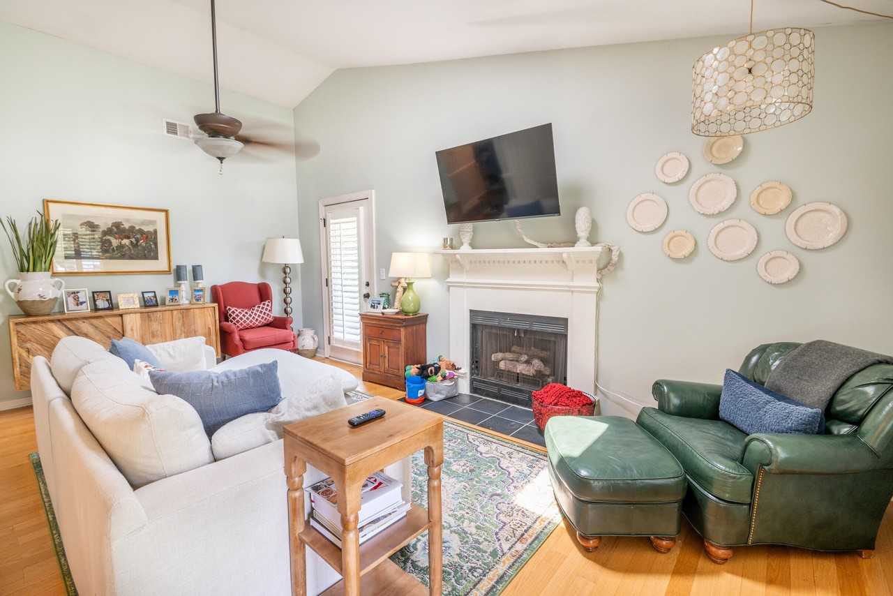 1457 Cypress Ct - Photo 2 of 20