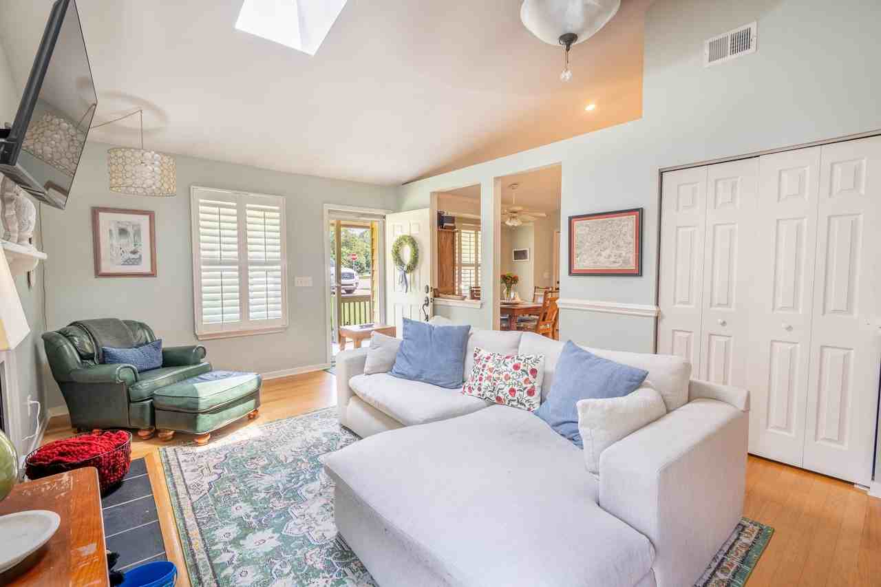 1457 Cypress Ct - Photo 4 of 20