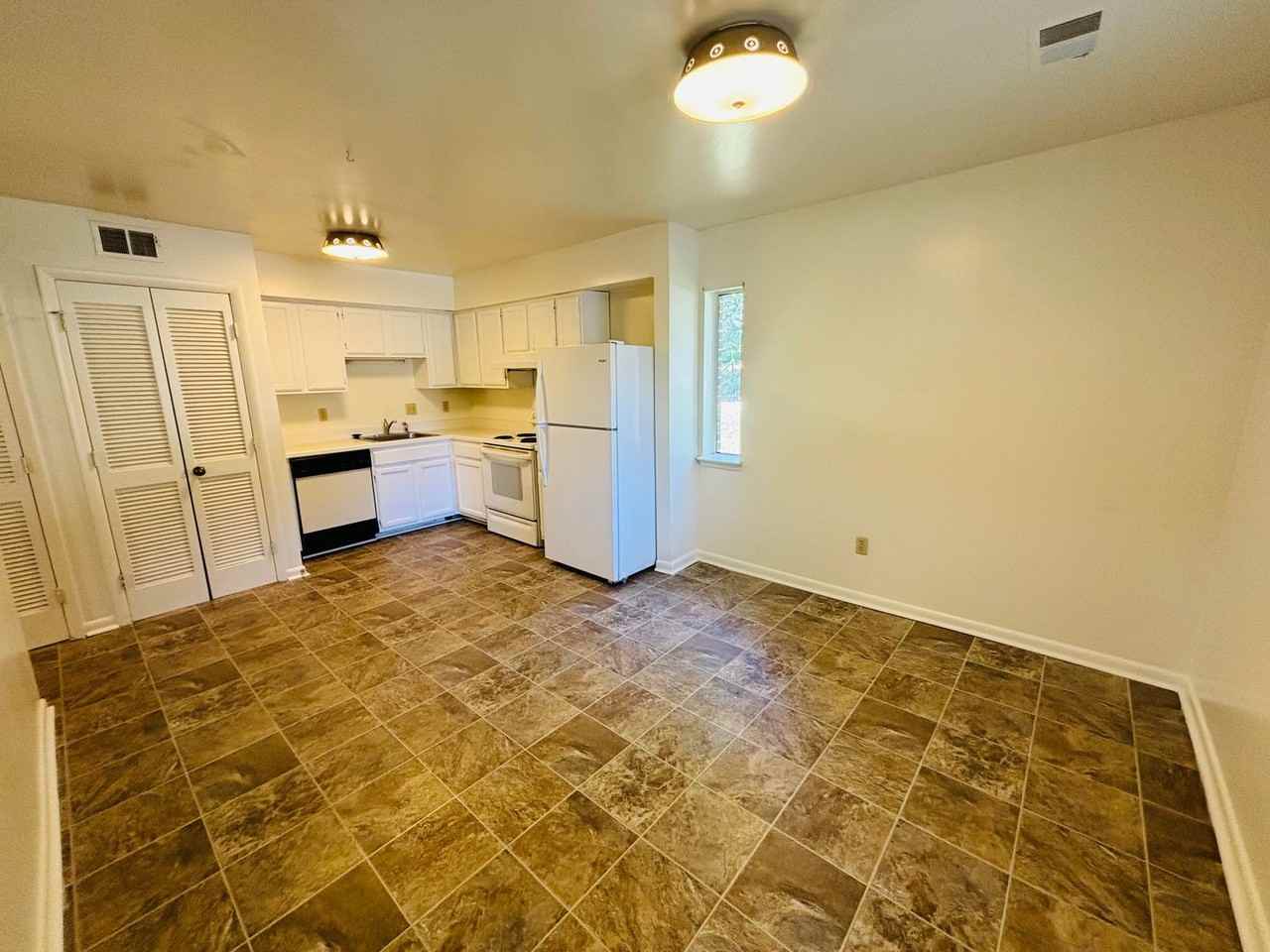 1716 Donlee Dr - Photo 4 of 16