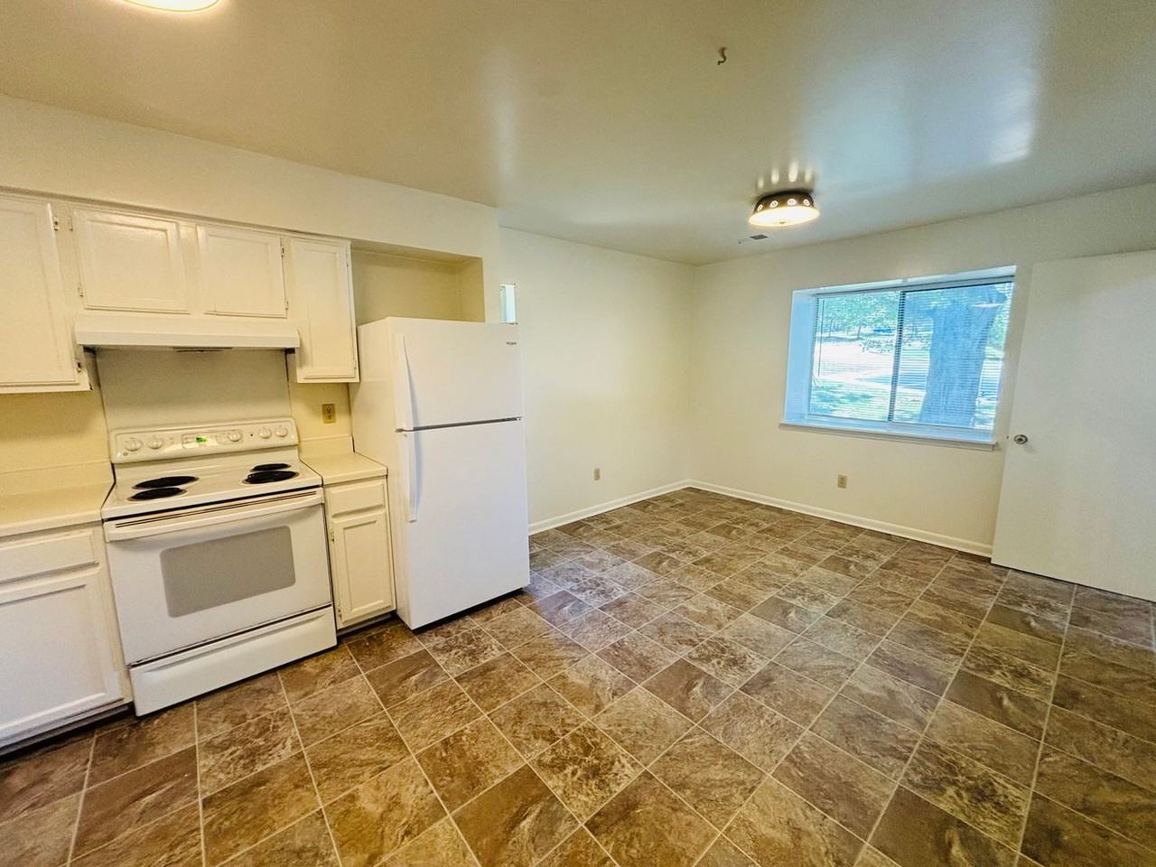1716 Donlee Dr - Photo 5 of 16