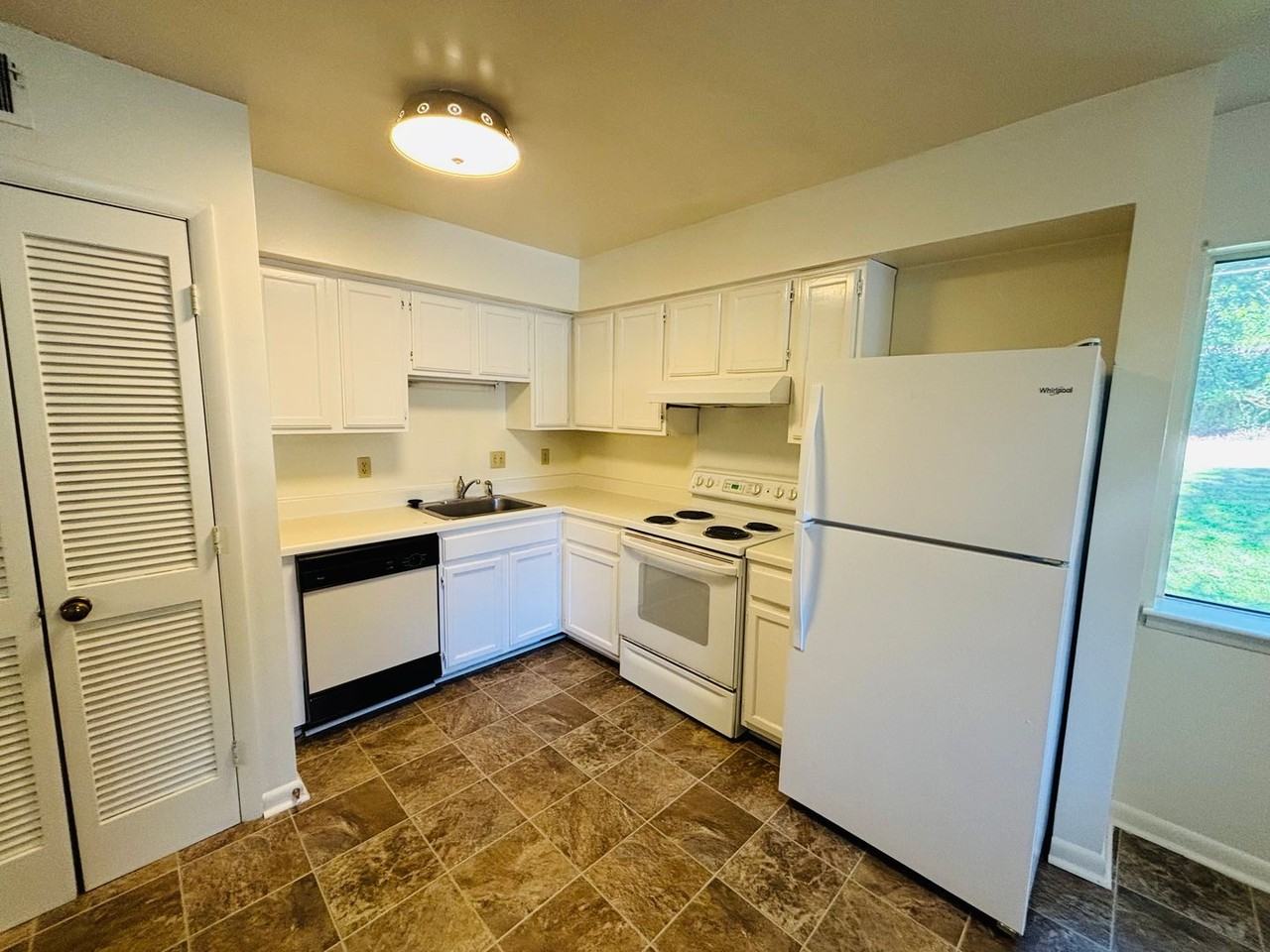 1716 Donlee Dr - Photo 6 of 16
