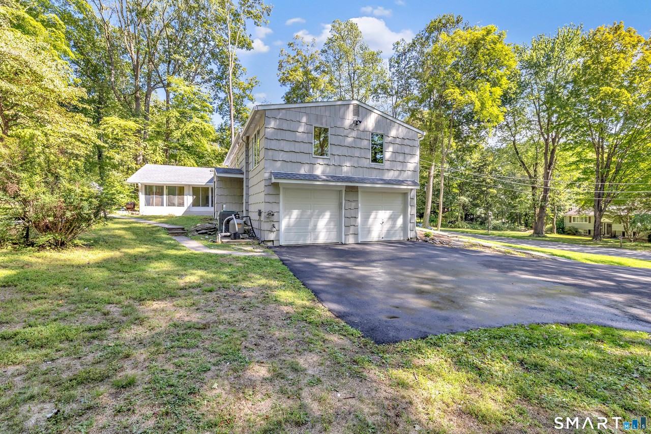 48 Crestwood Rd - Photo 5 of 32
