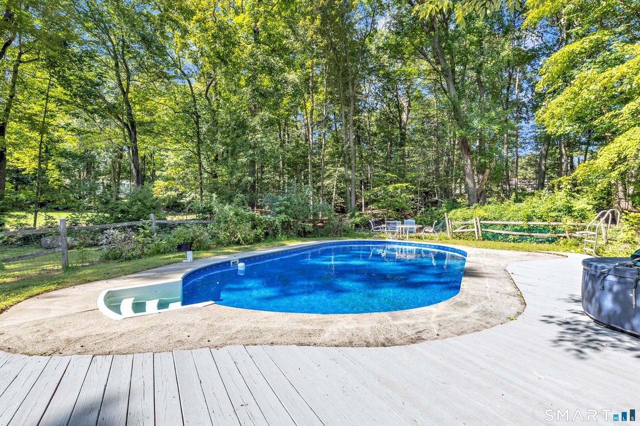 48 Crestwood Rd - Photo 6 of 32