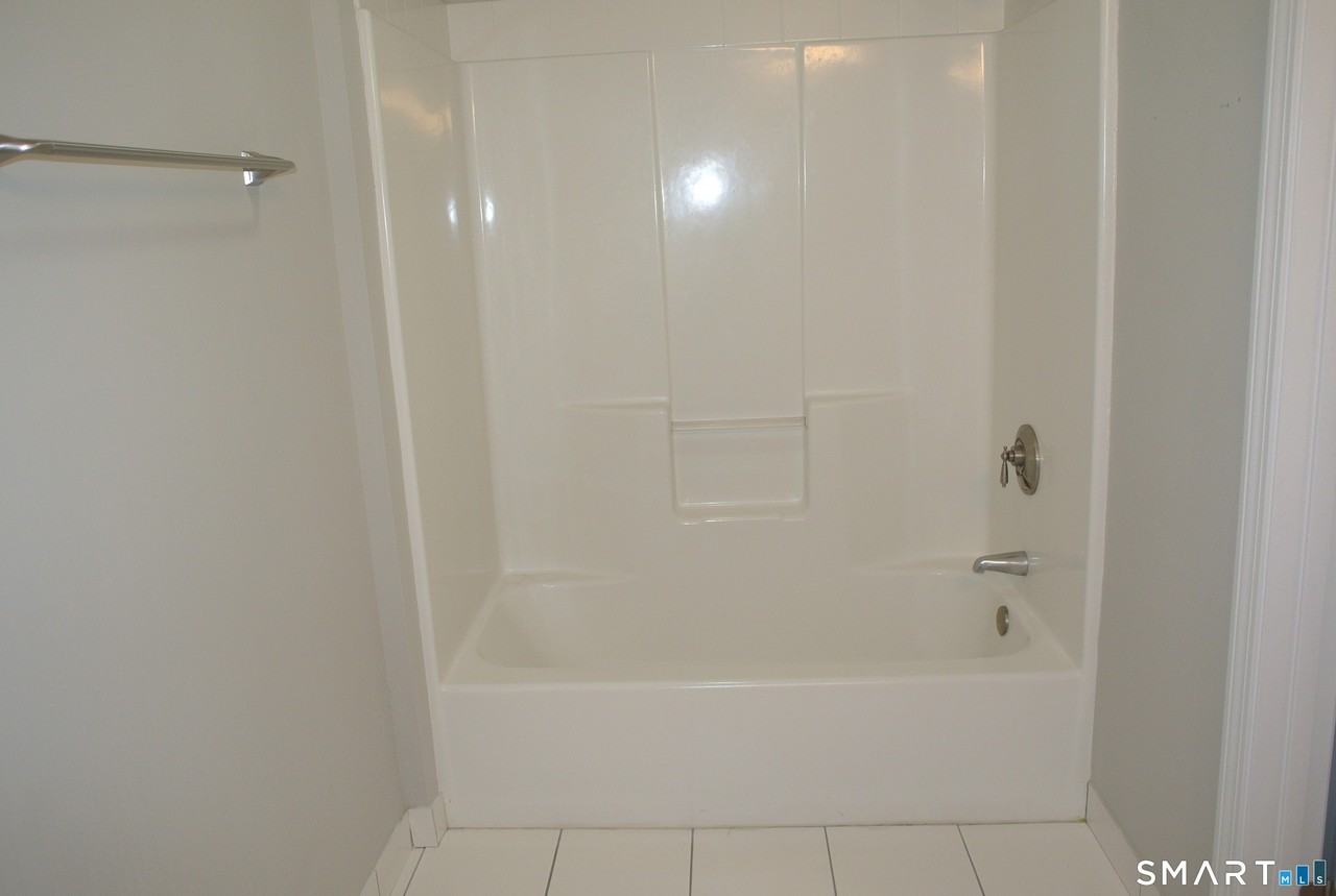 670 Boston Post Rd #7 - Photo 4 of 12