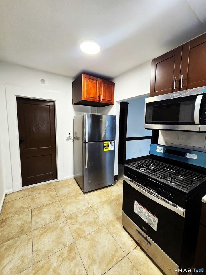 203 Cooke St - Photo 2 of 10