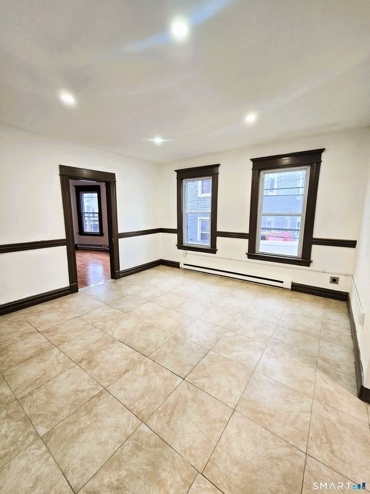 203 Cooke St - Photo 4 of 10