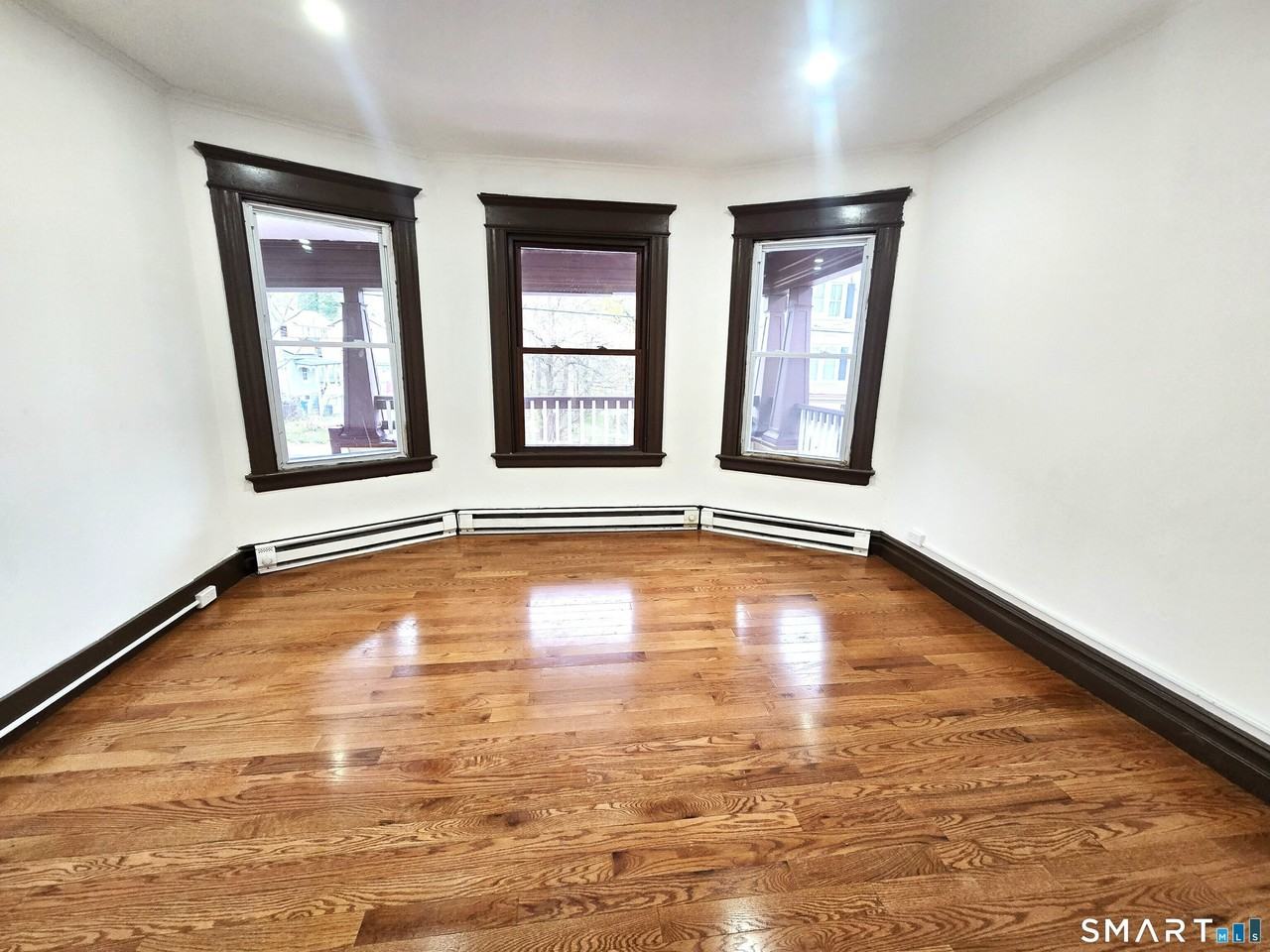 203 Cooke St - Photo 6 of 10