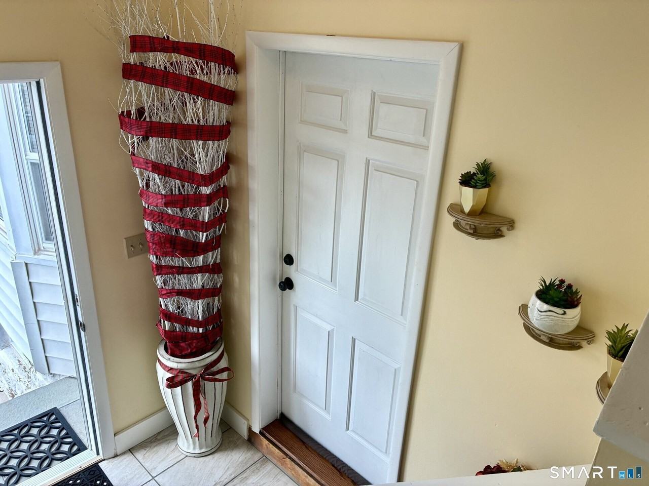 658 Beechmont Ave - Photo 3 of 16