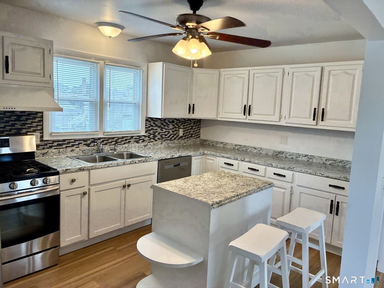 658 Beechmont Ave - Photo 4 of 16