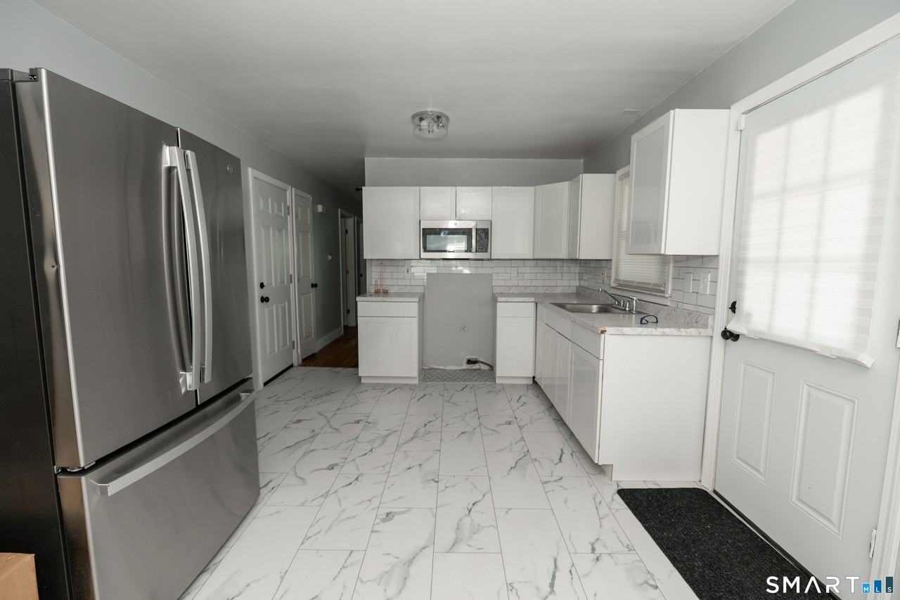26 Tyler St #1 - Photo 5 of 32