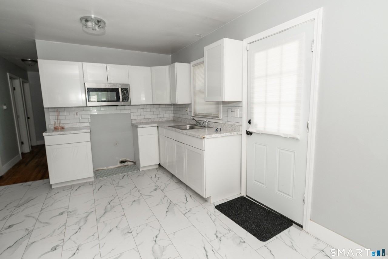 26 Tyler St #1 - Photo 6 of 32