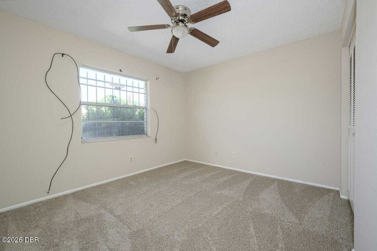 927 E Millard Ct - Photo 2 of 17