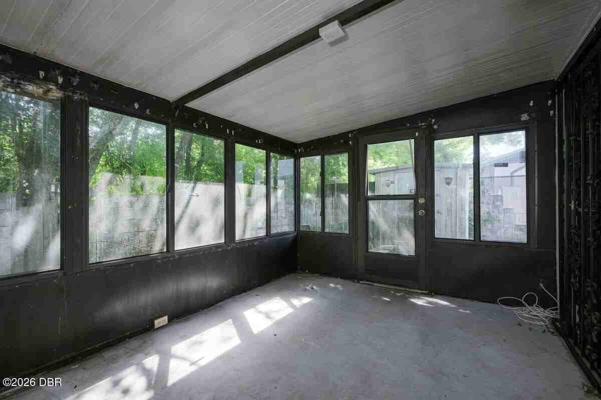 927 E Millard Ct - Photo 3 of 17