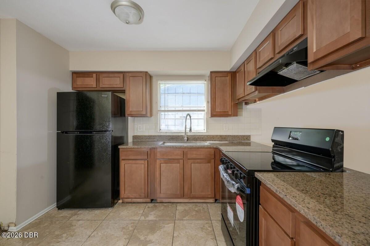 927 E Millard Ct - Photo 4 of 17