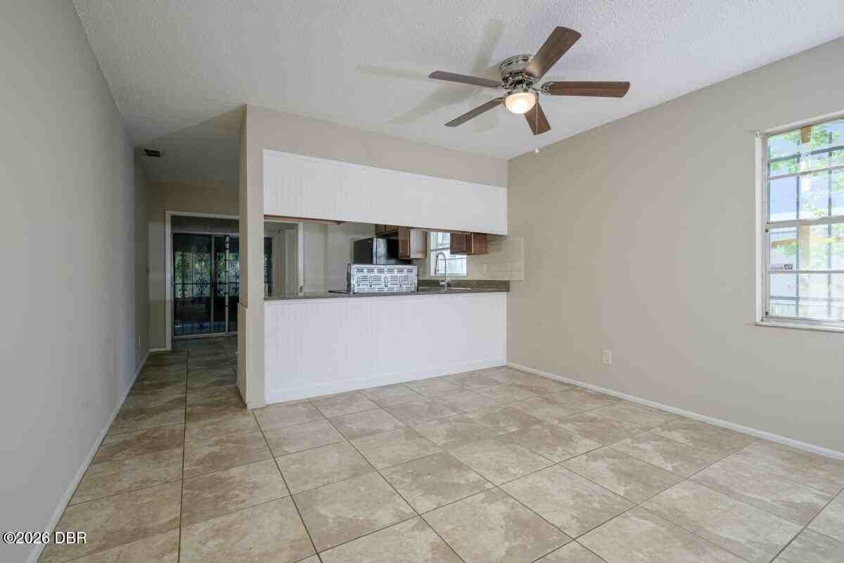 927 E Millard Ct - Photo 7 of 17