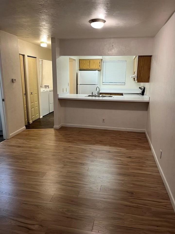 2560 Sw 31st Pl - Photo 3 of 13