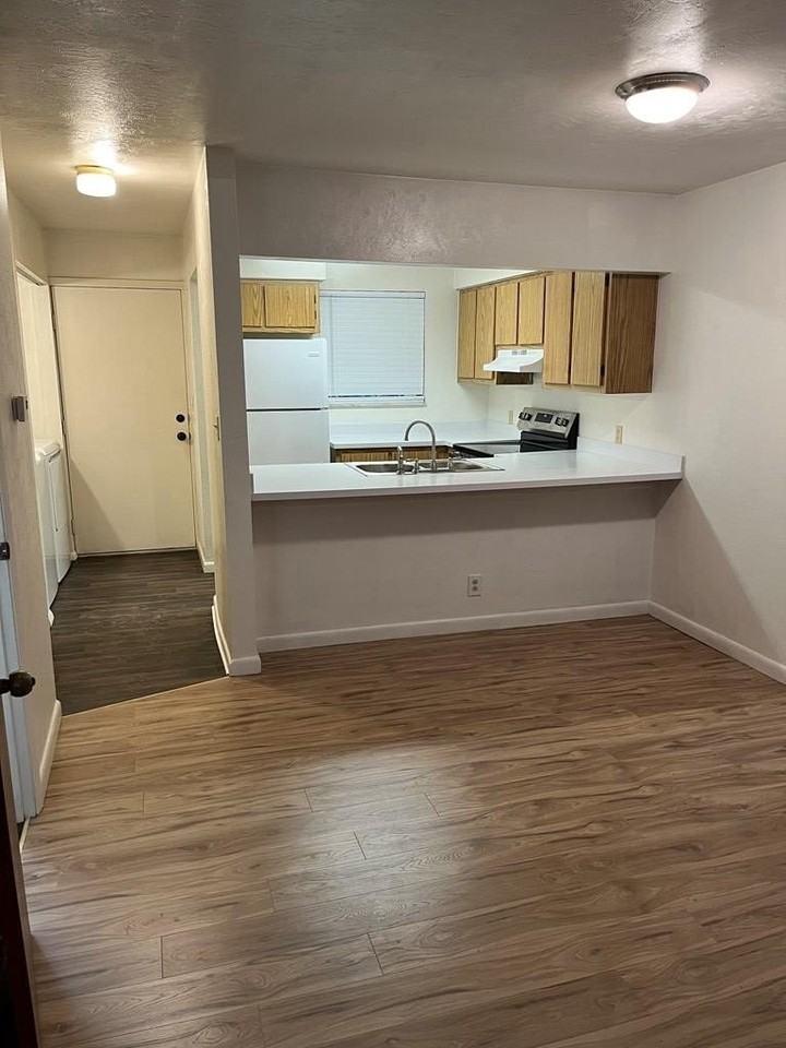 2560 Sw 31st Pl - Photo 4 of 13