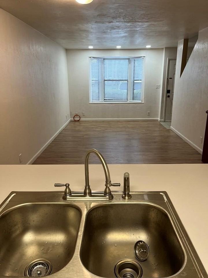 2560 Sw 31st Pl - Photo 5 of 13