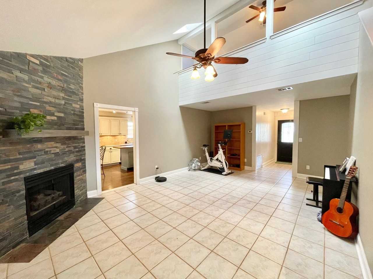 132 Menzel St - Photo 4 of 25