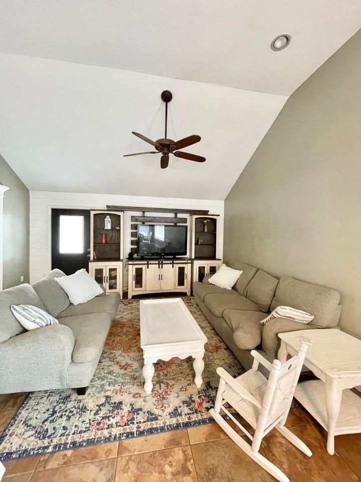 132 Menzel St - Photo 6 of 25