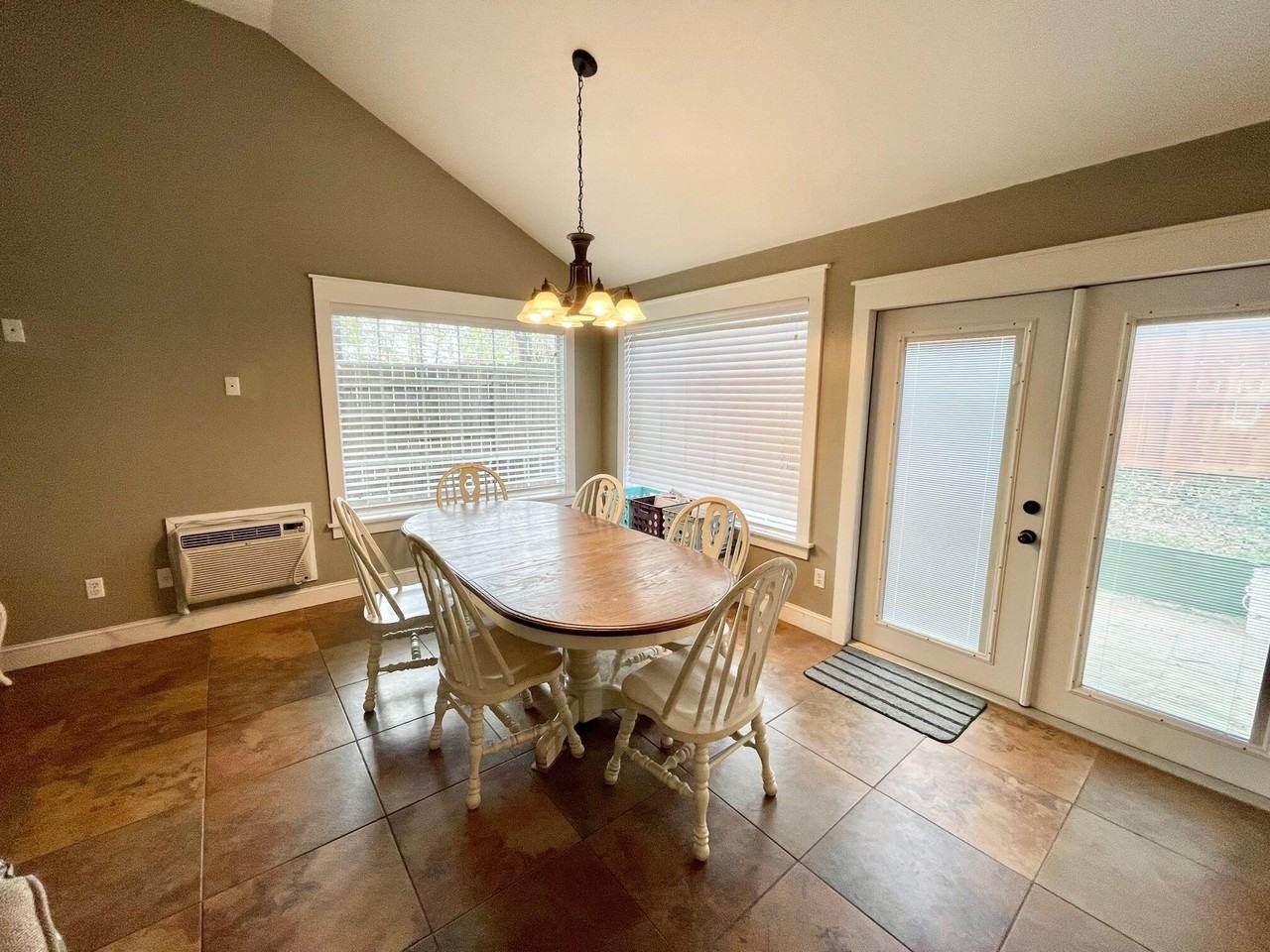 132 Menzel St - Photo 7 of 25