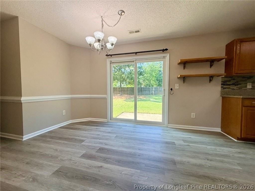 81 Essex Ct W - Photo 5 of 22