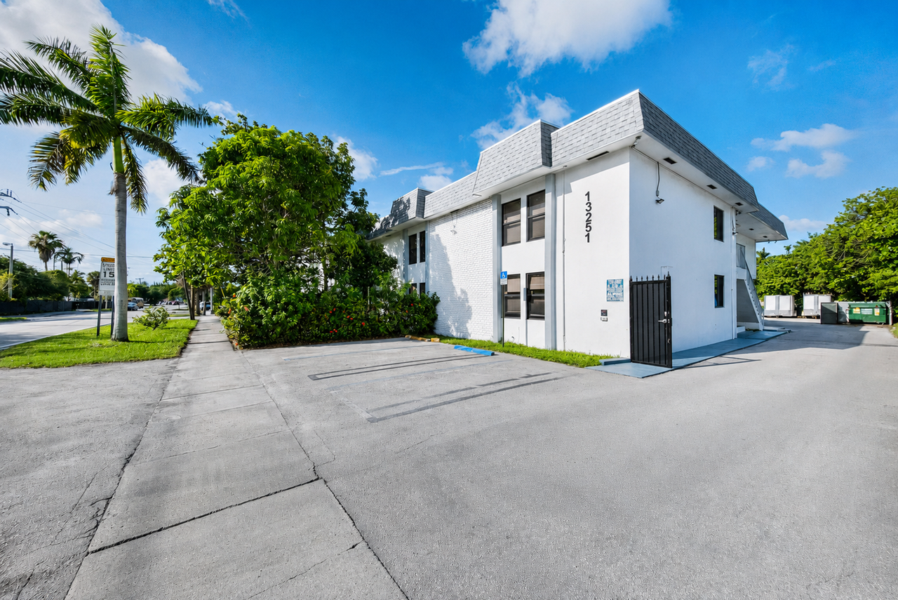 13251 Memorial Hwy - Photo 4 of 31