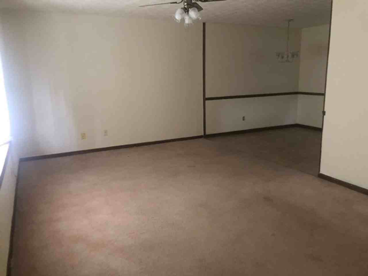 121 Williamson St Sw - Photo 2 of 12