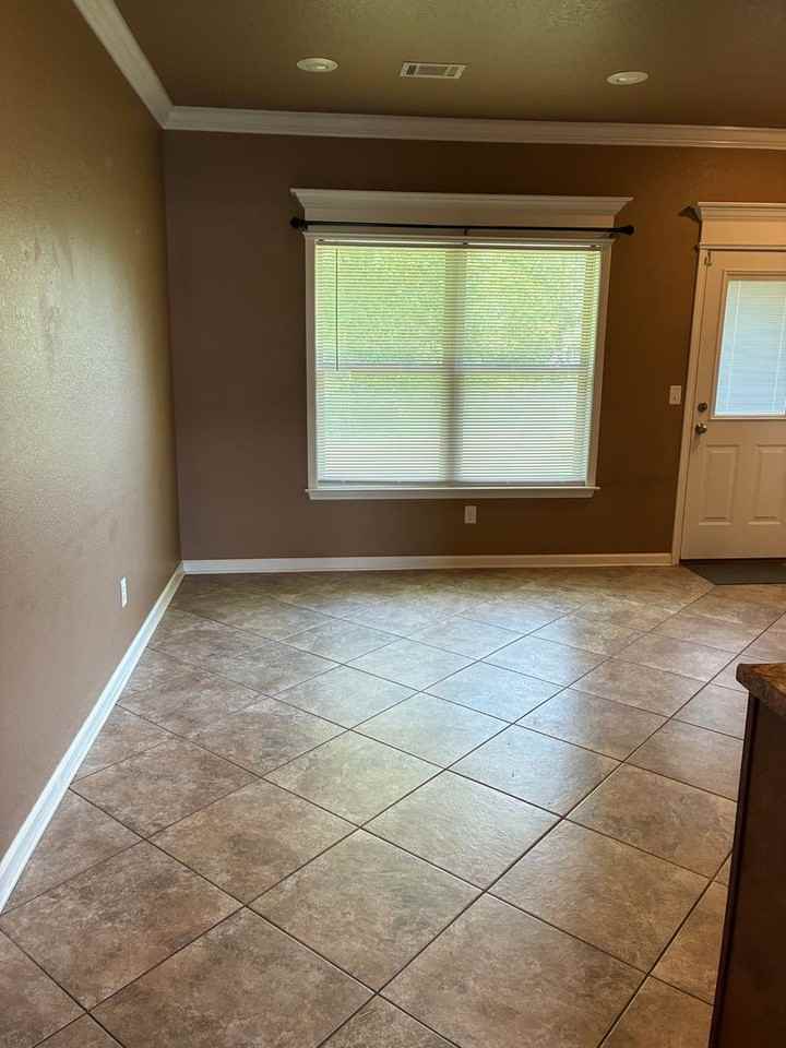2712 Ridgewood Rd - Photo 3 of 9