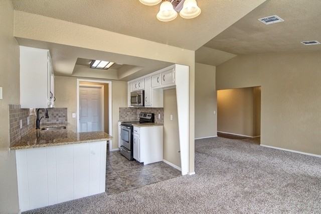 928 Sw 11th St - Photo 3 of 15