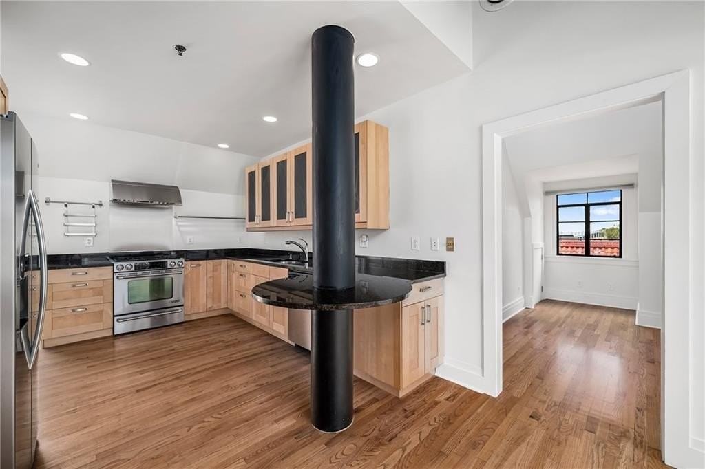 81 Peachtree Pl Ne #PH12 - Photo 6 of 34