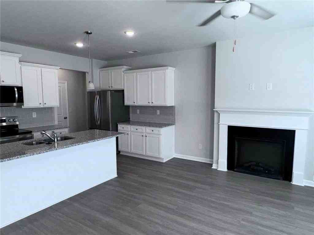 2618 Swan Lake Dr - Photo 2 of 14