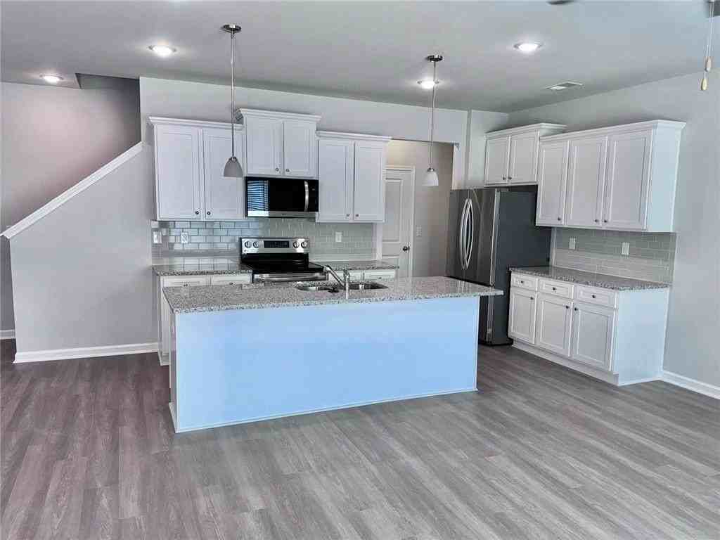 2618 Swan Lake Dr - Photo 3 of 14
