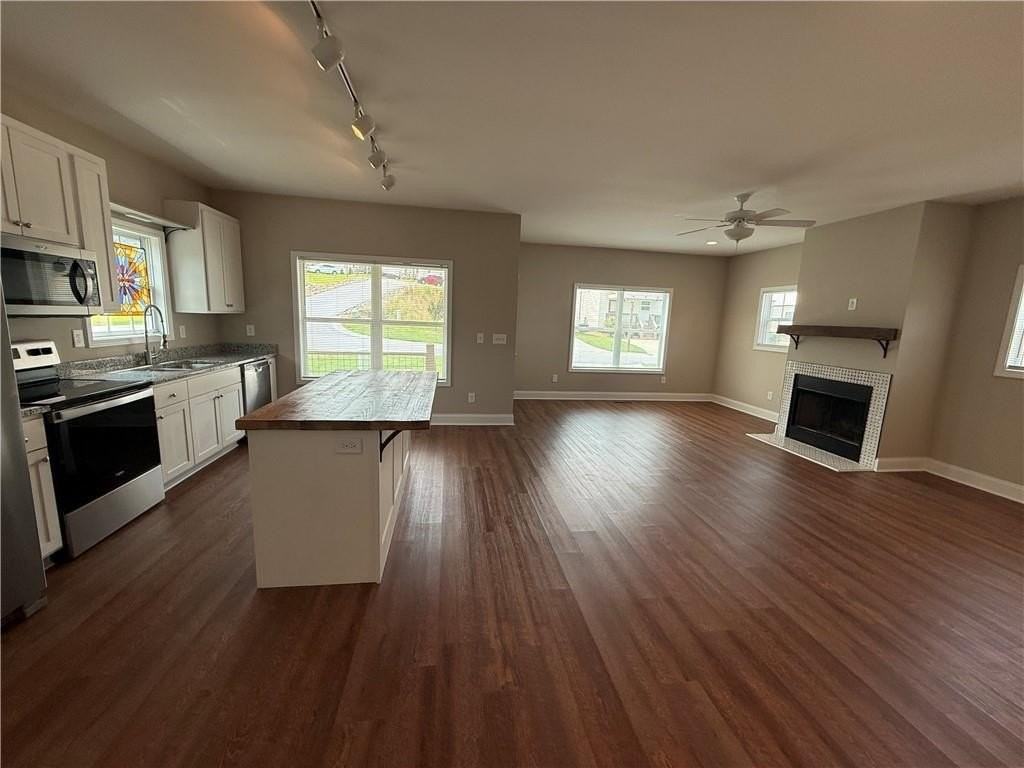 519 Liberty Park Dr Ne - Photo 2 of 11