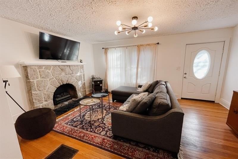 1408 Memorial Dr Se - Photo 6 of 27