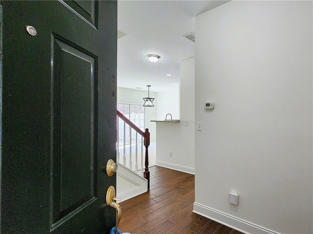3249 Brockenhurst Dr - Photo 4 of 34